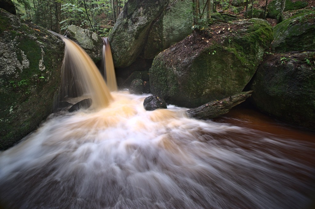 Inside A Small Ravine Dyxum